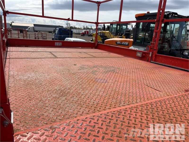 SkyJack SJ9253 RT Dual Fuel 4x4 Scissor Lift رافعات مقصية الشكل