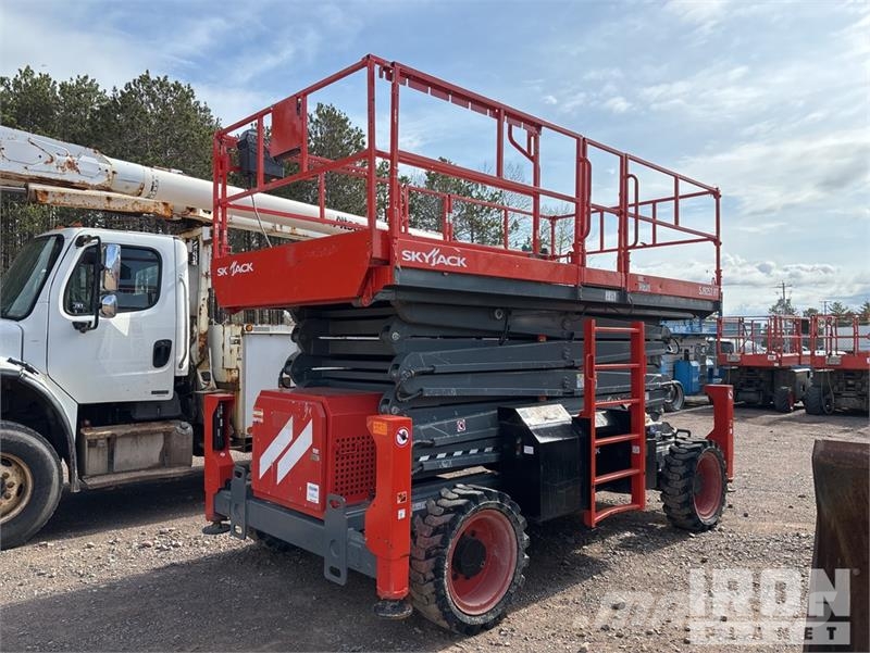 SkyJack SJ9253 RT Dual Fuel 4x4 Scissor Lift رافعات مقصية الشكل