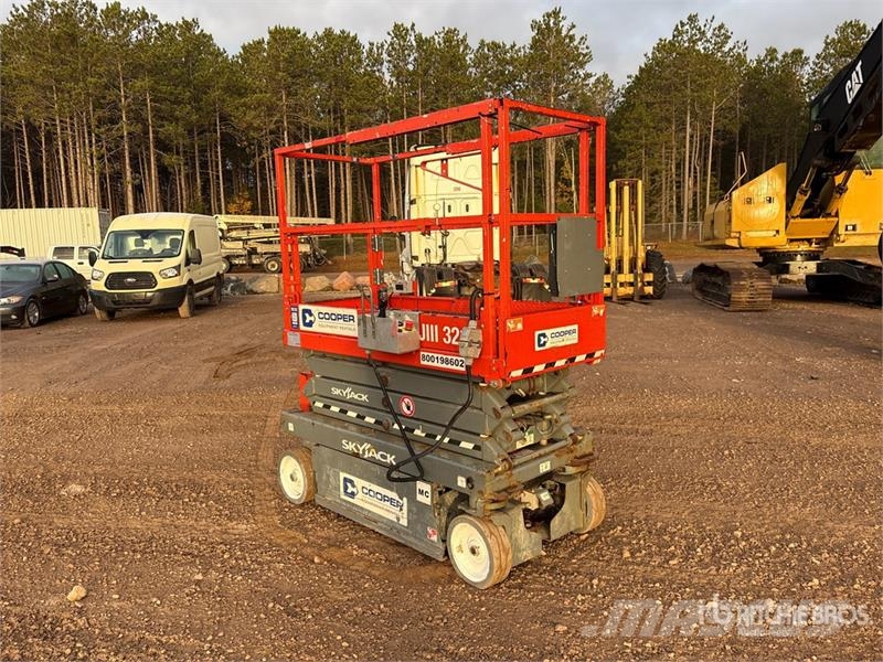SkyJack SJIII3219 Electric Scissor Lift Scissor lifts
