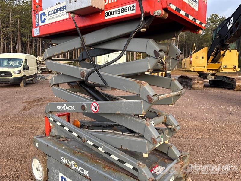SkyJack SJIII3219 Electric Scissor Lift Scissor lifts