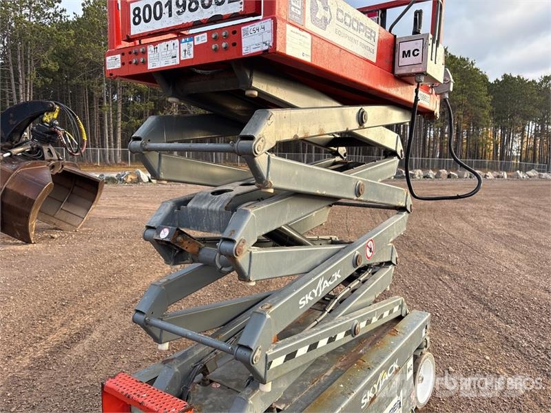 SkyJack SJIII3219 Electric Scissor Lift Scissor lifts
