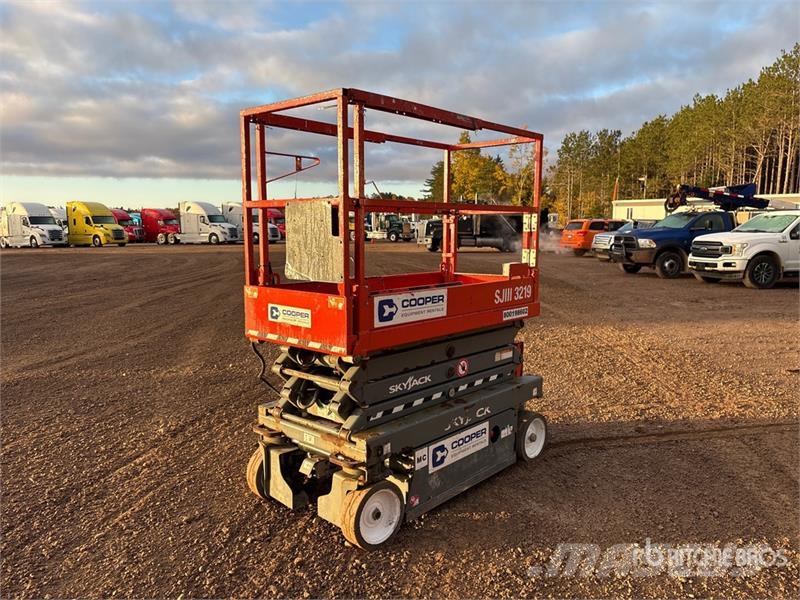 SkyJack SJIII3219 Electric Scissor Lift Scissor lifts
