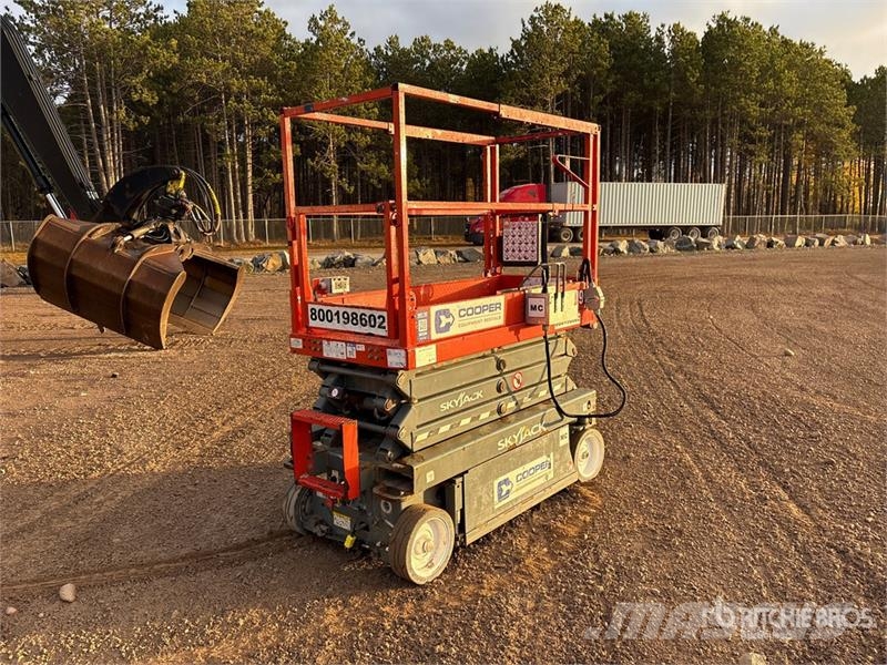 SkyJack SJIII3219 Electric Scissor Lift Scissor lifts