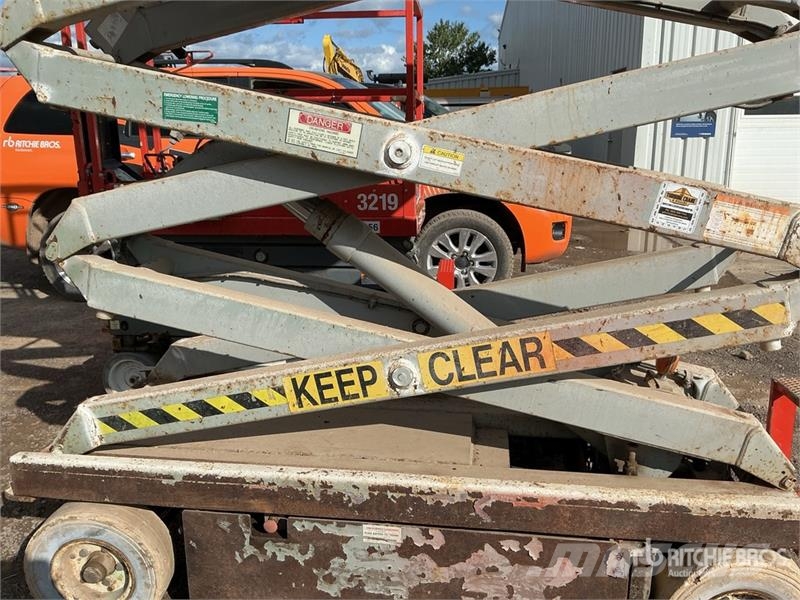 SkyJack SJIII3220 Electric Scissor Lift Scissor lifts