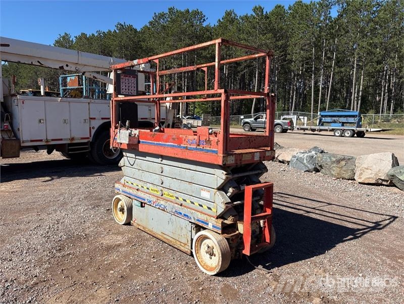 SkyJack SJIII3226 Electric Scissor Lift Šķerveida pacēlāji