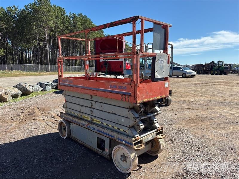 SkyJack SJIII3226 Electric Scissor Lift Šķerveida pacēlāji
