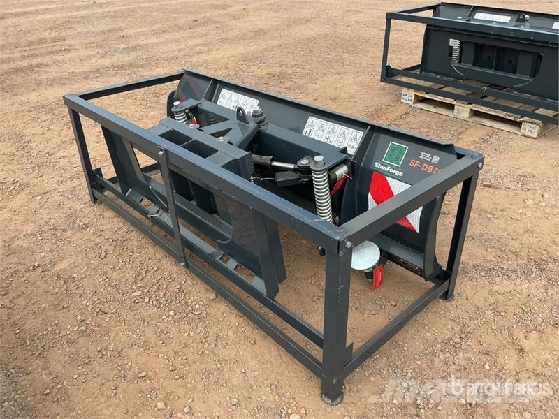  StanForge DB72 72 in Skid Steer Dozer (Unused) Πτερύγια