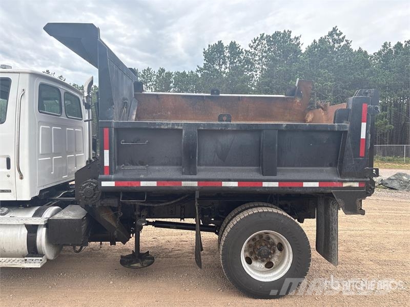 Sterling L7500 4x2 Snow Plow Truck مركبات الأغراض العامة