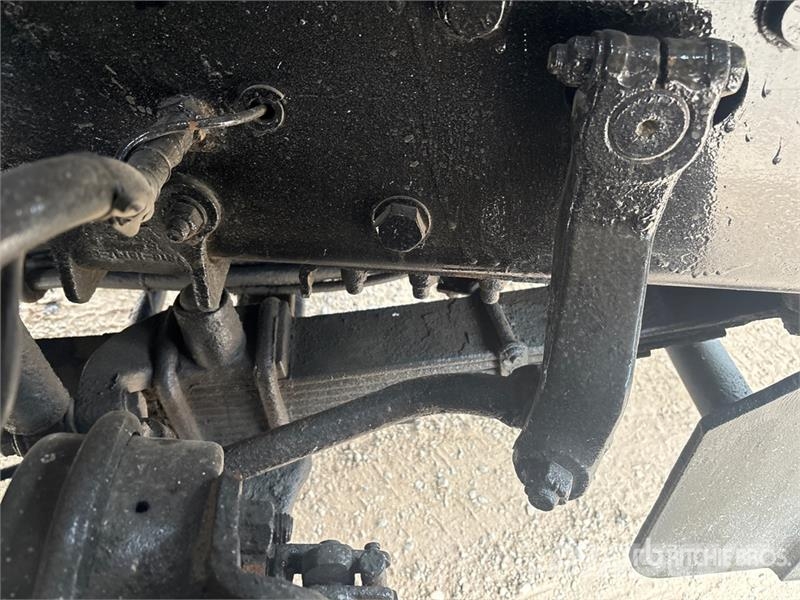Sterling L7500 4x2 Snow Plow Truck مركبات الأغراض العامة