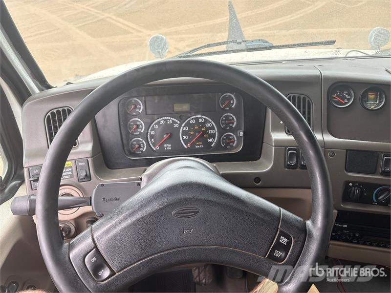 Sterling L7500 4x2 Snow Plow Truck مركبات الأغراض العامة