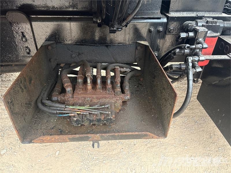 Sterling L7500 4x2 Snow Plow Truck مركبات الأغراض العامة