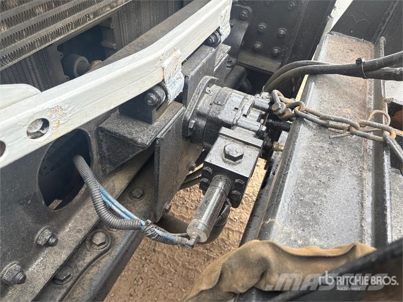 Sterling L7500 4x2 Snow Plow Truck مركبات الأغراض العامة
