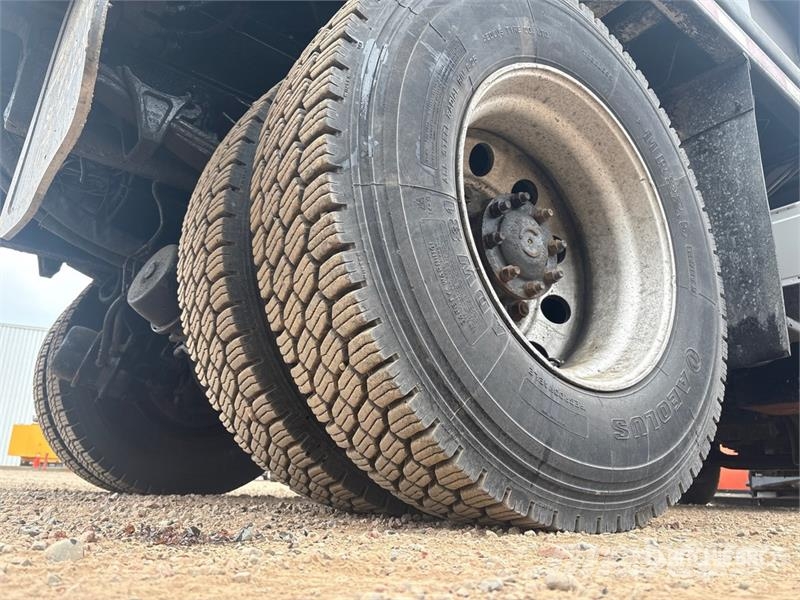 Sterling L7500 4x2 Snow Plow Truck مركبات الأغراض العامة