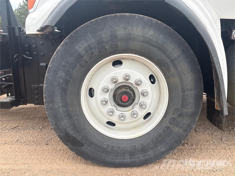 Sterling L7500 4x2 Snow Plow Truck مركبات الأغراض العامة
