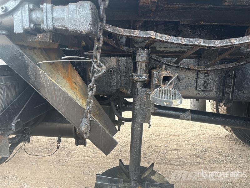 Sterling L7500 4x2 Snow Plow Truck مركبات الأغراض العامة