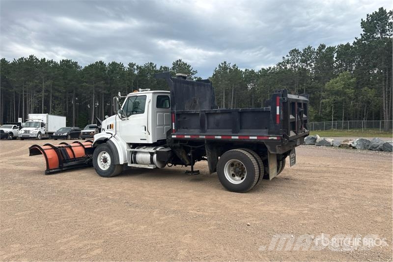 Sterling L7500 4x2 Snow Plow Truck مركبات الأغراض العامة
