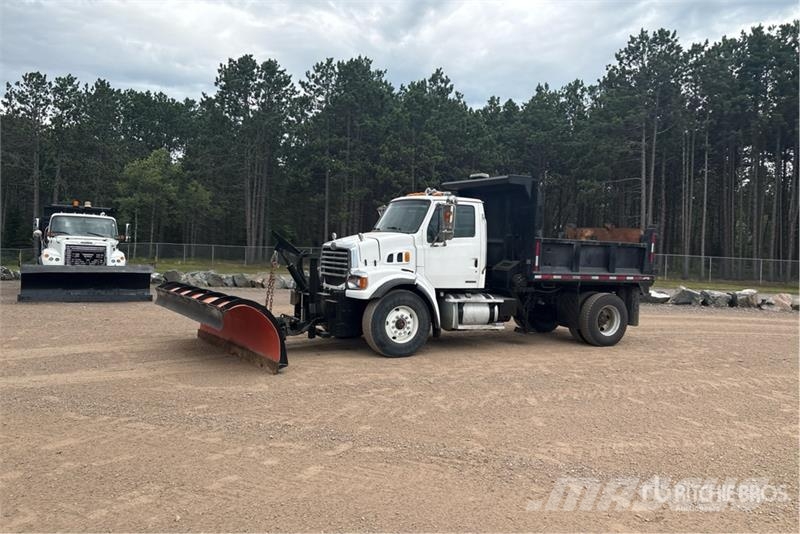 Sterling L7500 4x2 Snow Plow Truck مركبات الأغراض العامة