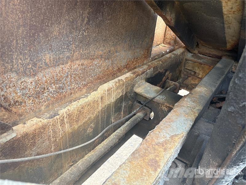 Sterling L7500 4x2 Snow Plow Truck مركبات الأغراض العامة
