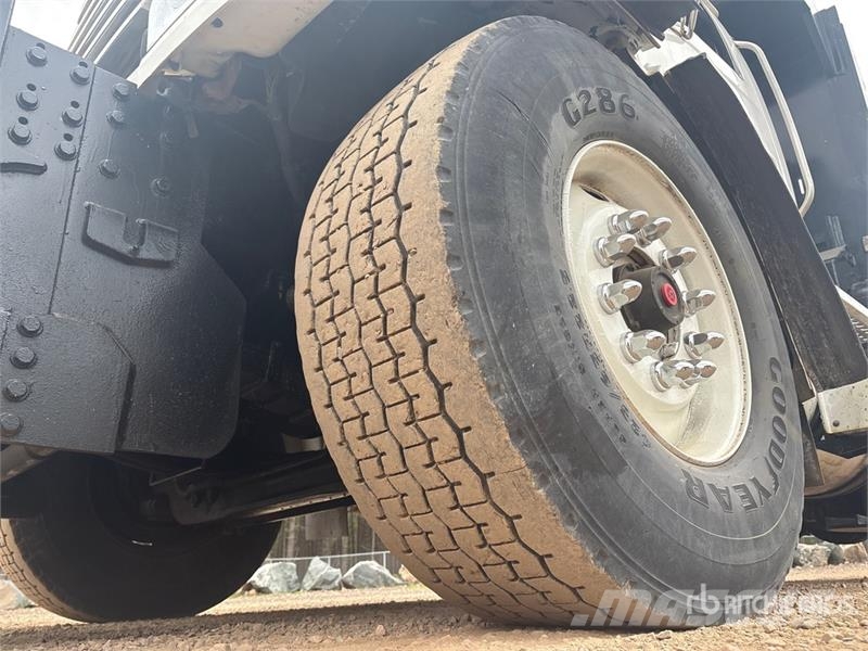 Sterling L7500 4x2 Snow Plow Truck مركبات الأغراض العامة