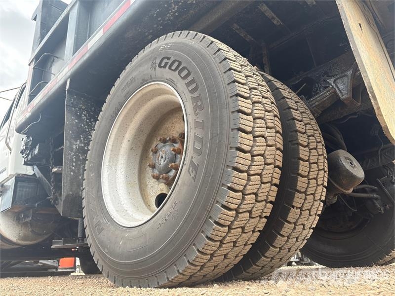 Sterling L7500 4x2 Snow Plow Truck مركبات الأغراض العامة