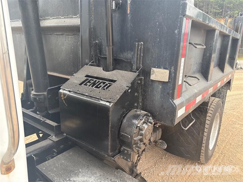 Sterling L7500 4x2 Snow Plow Truck مركبات الأغراض العامة