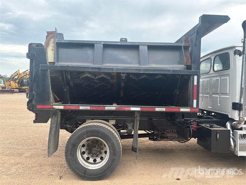 Sterling L7500 4x2 Snow Plow Truck مركبات الأغراض العامة