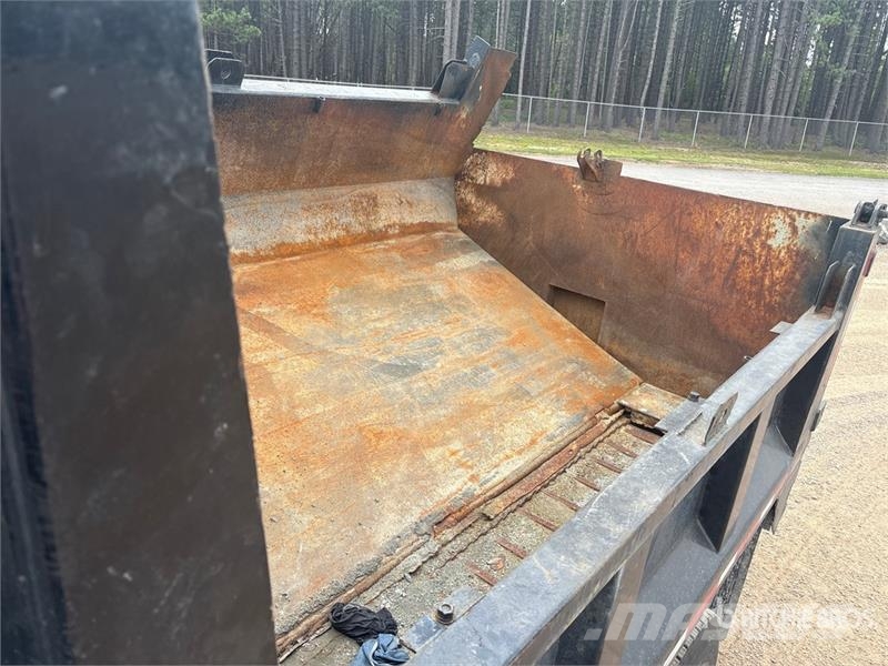Sterling L7500 4x2 Snow Plow Truck مركبات الأغراض العامة