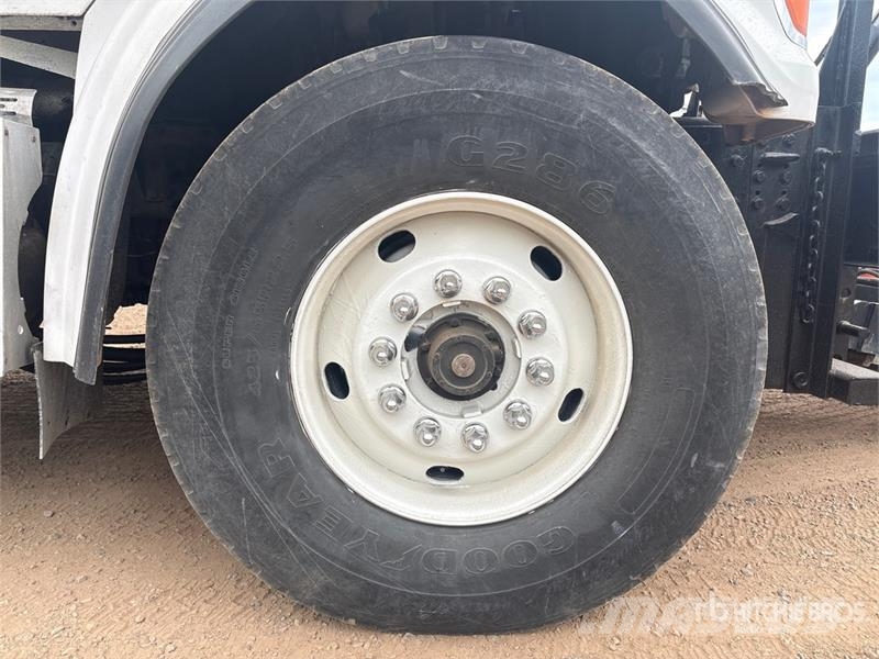 Sterling L7500 4x2 Snow Plow Truck مركبات الأغراض العامة