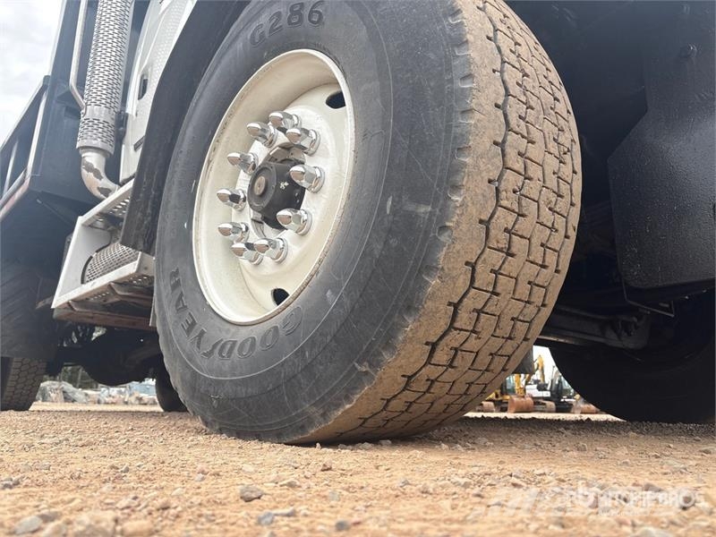 Sterling L7500 4x2 Snow Plow Truck مركبات الأغراض العامة