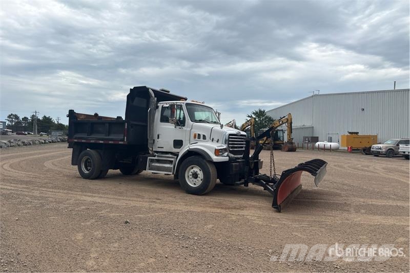 Sterling L7500 4x2 Snow Plow Truck مركبات الأغراض العامة