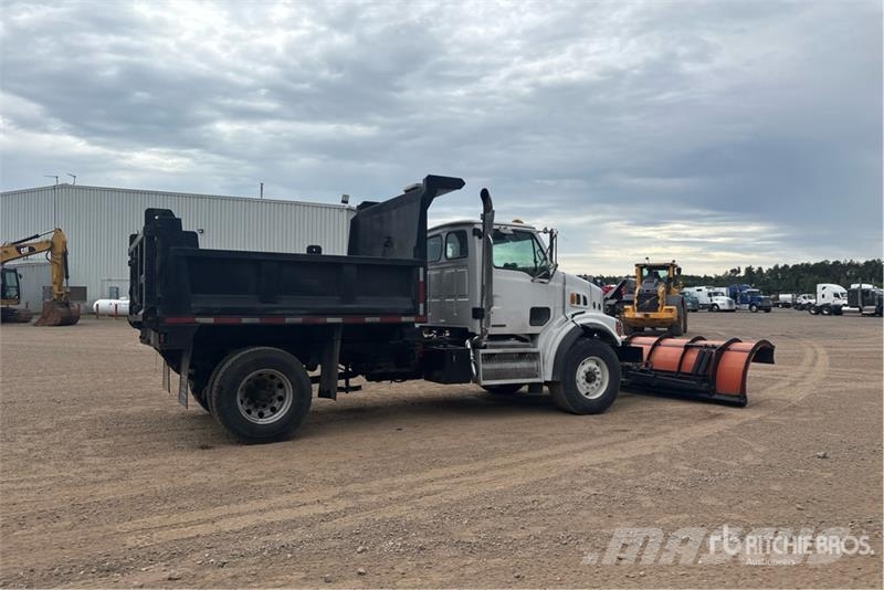 Sterling L7500 4x2 Snow Plow Truck مركبات الأغراض العامة
