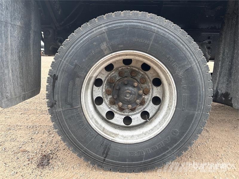 Sterling L7500 4x2 Snow Plow Truck مركبات الأغراض العامة