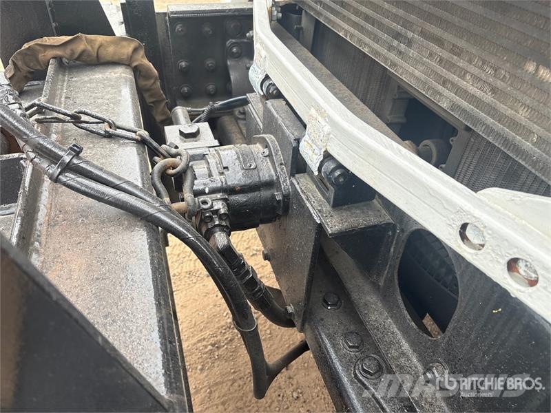 Sterling L7500 4x2 Snow Plow Truck مركبات الأغراض العامة