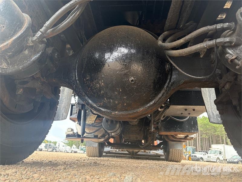 Sterling L7500 4x2 Snow Plow Truck مركبات الأغراض العامة