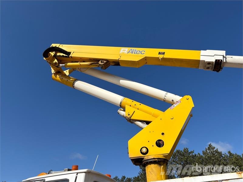 Sterling TA45 44 ft on Sterling L7500 4x2 Bucket Truck Plataformas sobre camión