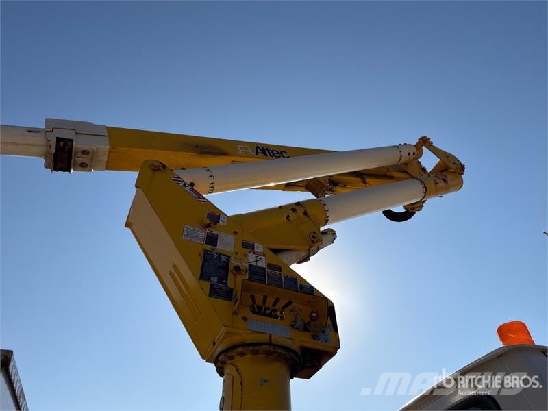 Sterling TA45 44 ft on Sterling L7500 4x2 Bucket Truck Plataformas sobre camión