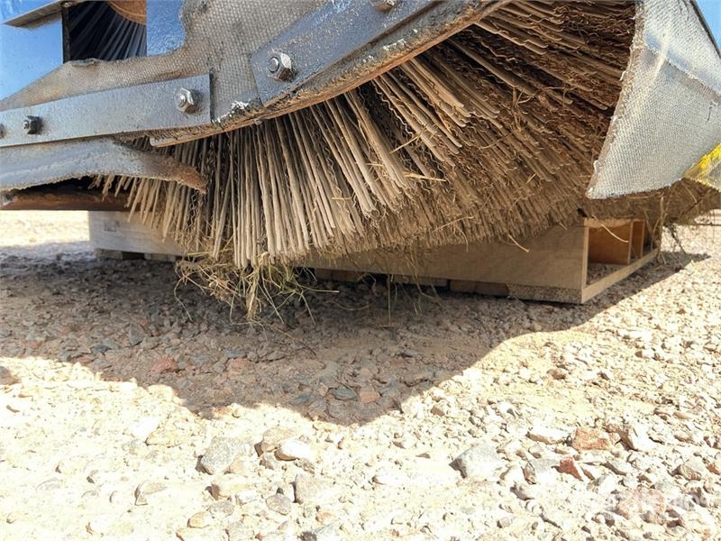 Suihe 72 in Rotary Skid Steer Broom Harjad