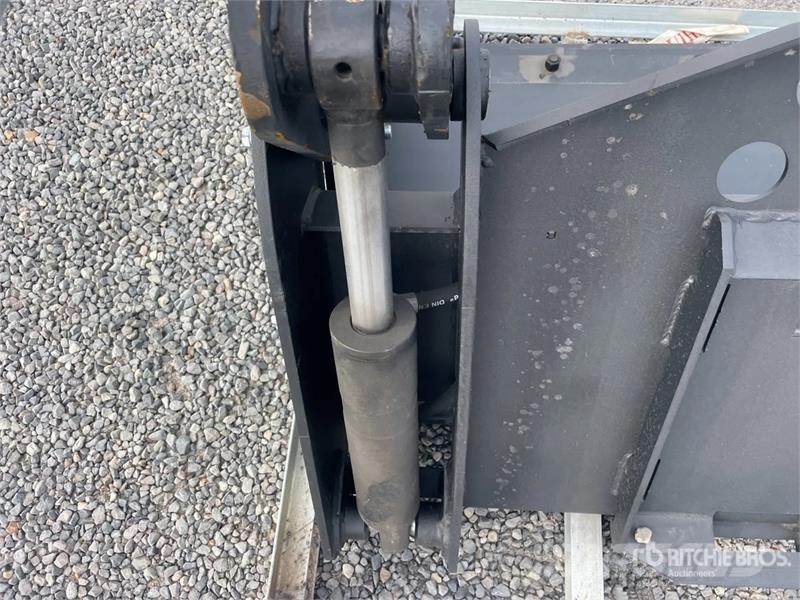 Suihe SSB-4 72 in Multi-Purpose Skid Steer Bucket (Unuse Cucharones