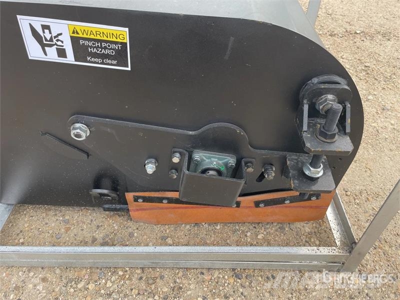 Suihe SSBR 72 in Skid Steer Sweeper (Unused) Четки