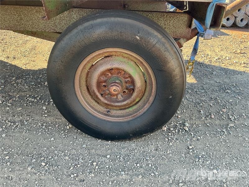 Sungro HM 13 ft T/A Tow behind Flatbed Trailer Prikolice za bale