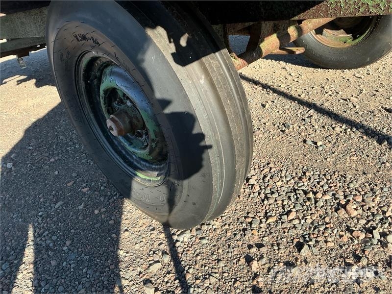 Sungro HM 13 ft T/A Tow behind Flatbed Trailer Prikolice za bale