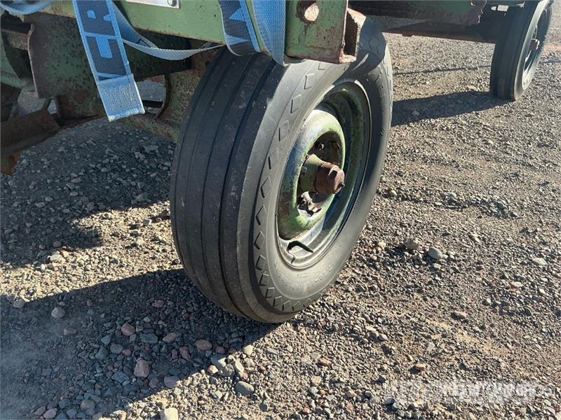 Sungro HM 13 ft T/A Tow behind Flatbed Trailer Prikolice za bale