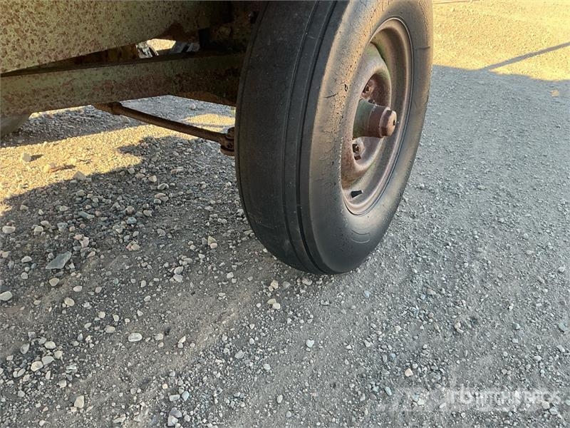 Sungro HM 13 ft T/A Tow behind Flatbed Trailer Prikolice za bale