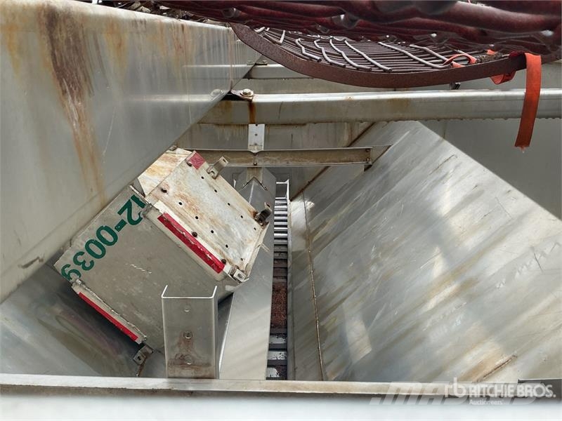 Swenson Salt Spreader - Fits Truck معدات نشر الرمال والملح