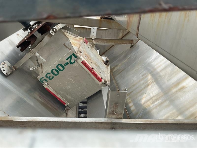 Swenson Salt Spreader - Fits Truck معدات نشر الرمال والملح