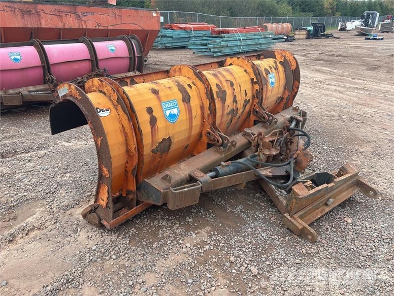  Tenco 10 ft 2 Way Snow Plow - Fits Truck حراثات ونصول الجليد