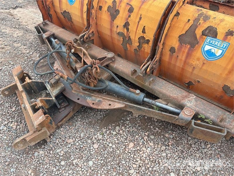  Tenco 10 ft 2 Way Snow Plow - Fits Truck حراثات ونصول الجليد
