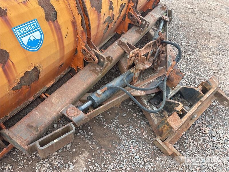  Tenco 10 ft 2 Way Snow Plow - Fits Truck حراثات ونصول الجليد
