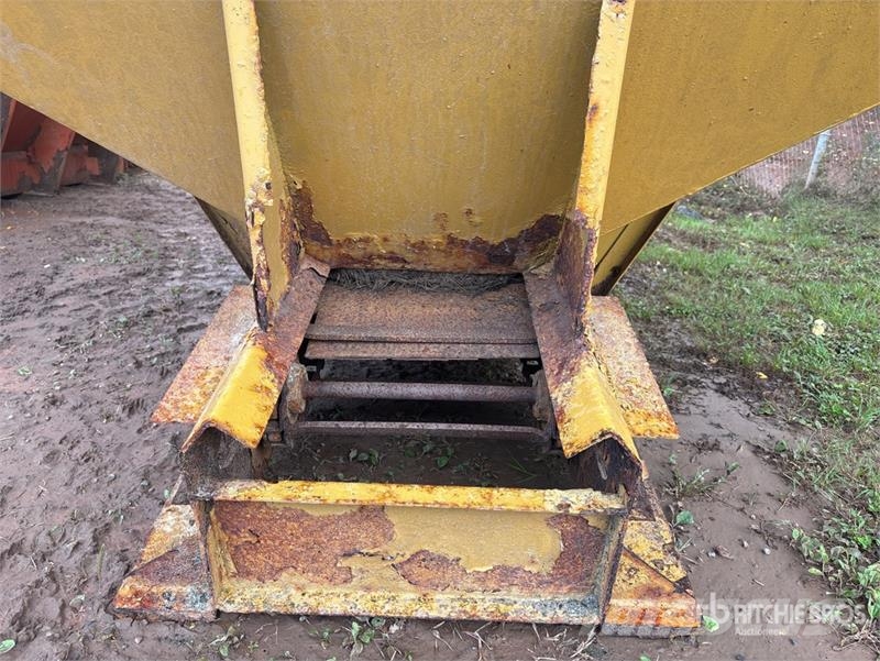  Tenco Hydraulic Slide in Salt Spreader - Fits Truc Esparcidoras de arena y sal