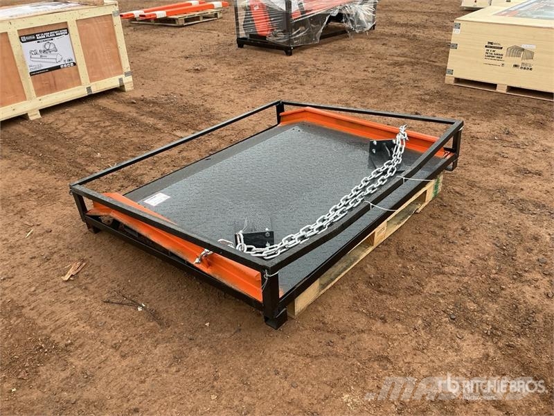 TMG FLR13 60 in x 48 in Forklift Ramp (Unused) مكونات أخرى